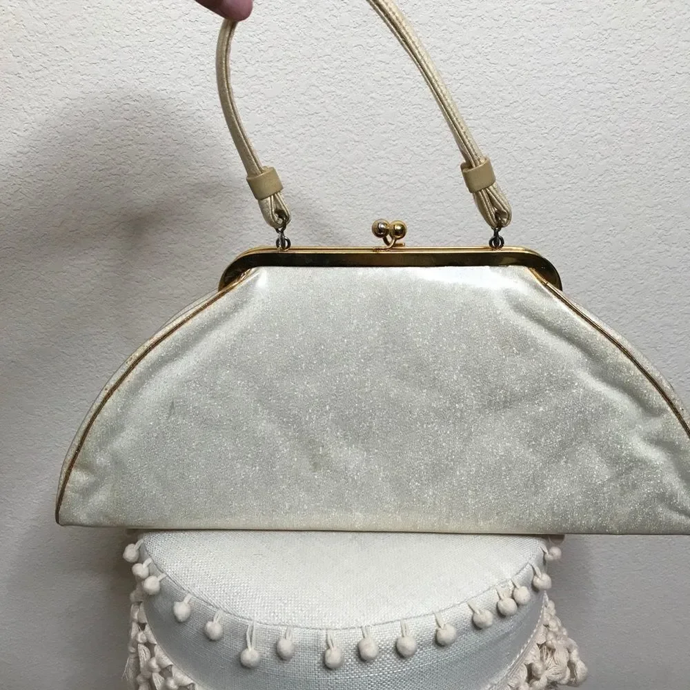 Vintage clutch style purse‎